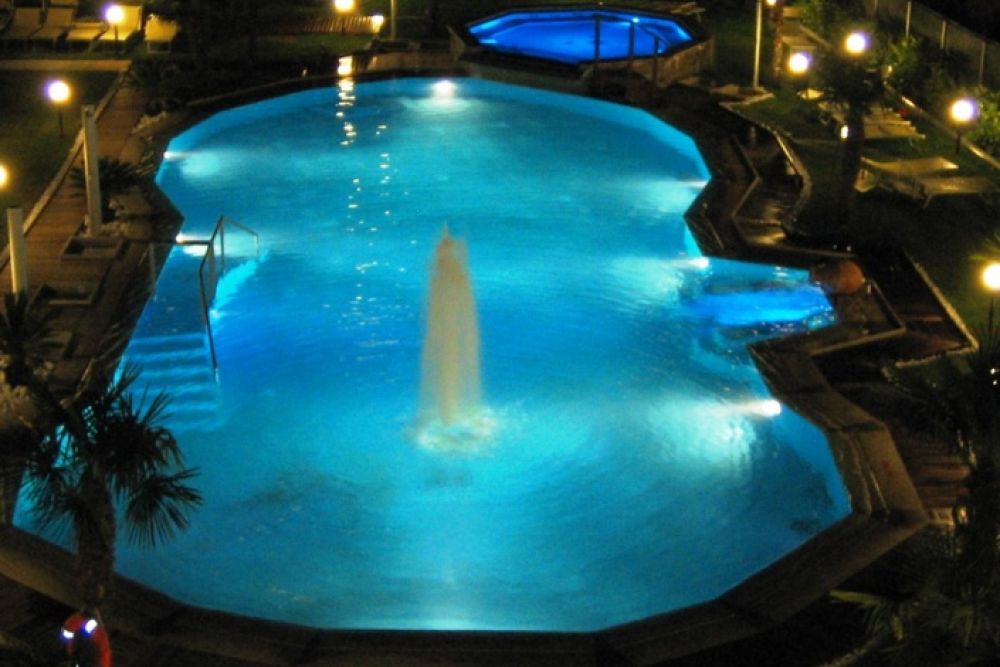 realizzazione della piscina pubblica dell'hotel savoy palace di riva del garda (tn)